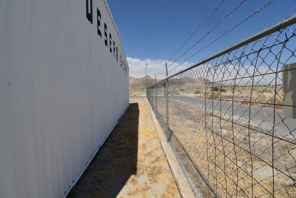 DESERT SHORES COMMERCIAL BUILDING: 3844 Scott Dr, Thermal, CA 92274